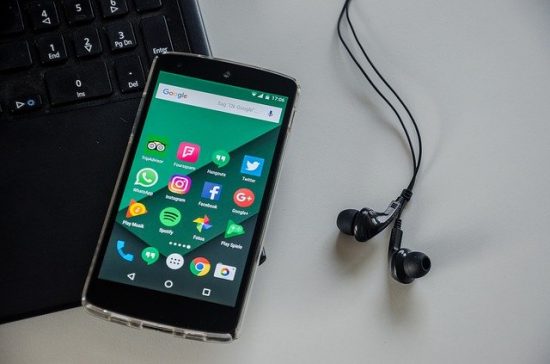 Facebook punta sulla musica con Bars, l’app per fare rap